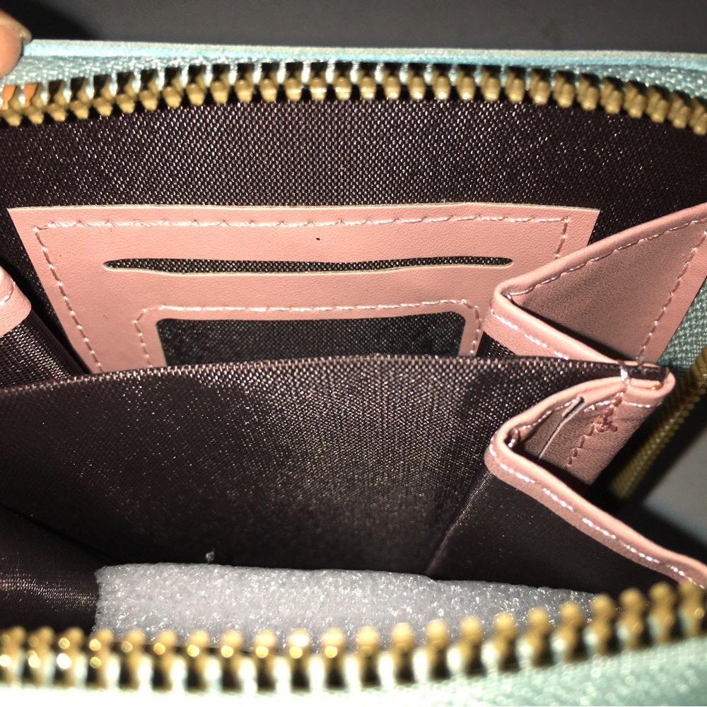 🌹HP🌹 Crossbody Wallet Phone Purse - Picture 3 of 3